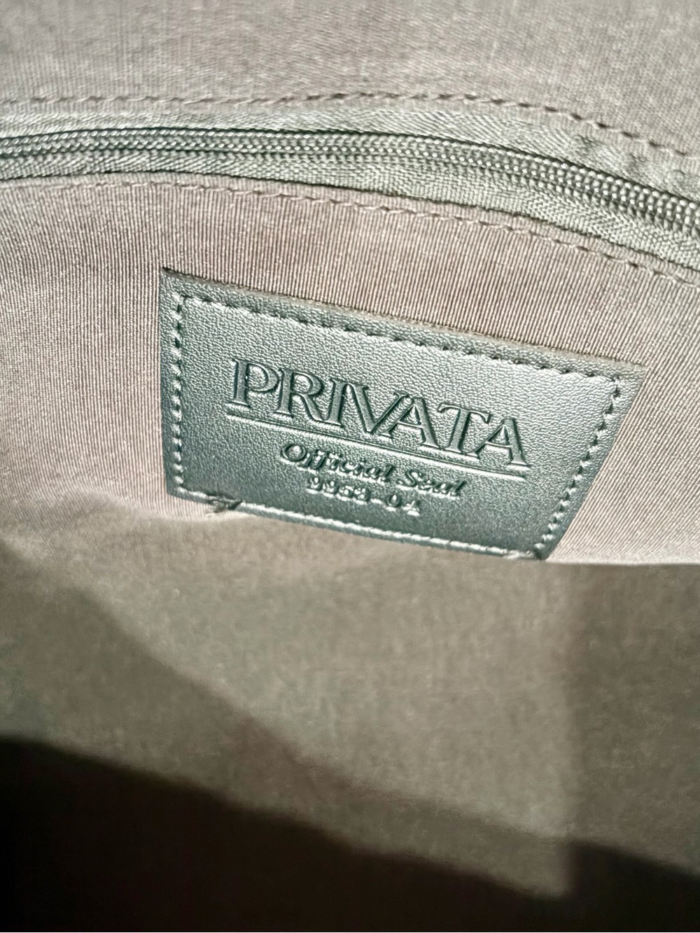 *NEW* Privata Emerald Green Duffle with Crossbody & Chain & COA - Picture 7 of 7